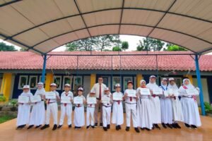 SD Smart Cibinong Menyerahkan Beasiswa Akademik kepada Siswa Berprestasi